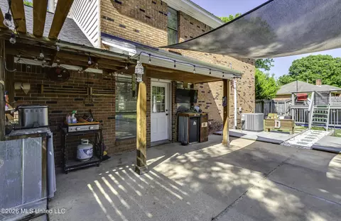 Exterior - 201 Oak Bnd, Madison, MS 39110 photo 7 of 10