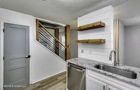 Kitchen - 201 Oak Bnd, Madison, MS 39110 photo 5 of 5