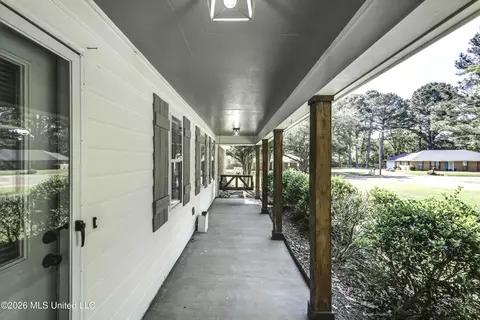 Exterior - 201 Oak Bnd, Madison, MS 39110 photo 4 of 10