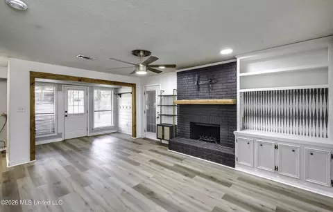 Living - 201 Oak Bnd, Madison, MS 39110 photo 1 of 4