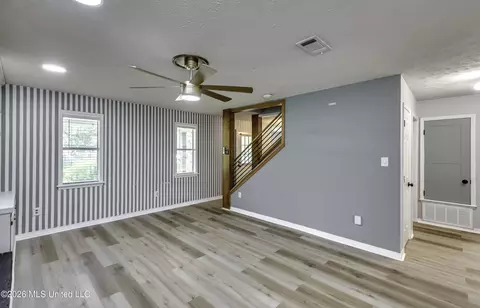 Living - 201 Oak Bnd, Madison, MS 39110 photo 3 of 4