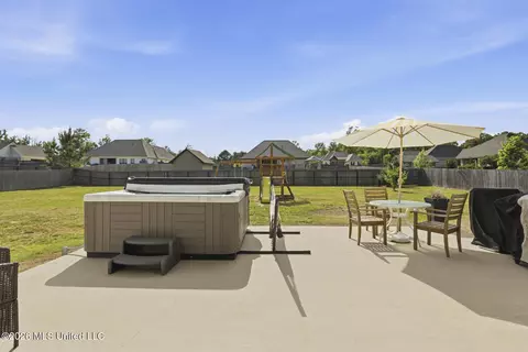 Exterior - 244 Ironwood Pl, Brandon, MS 39042 photo 2 of 6