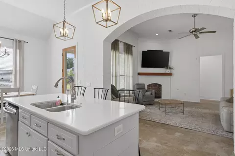 Kitchen - 244 Ironwood Pl, Brandon, MS 39042 photo 4 of 4