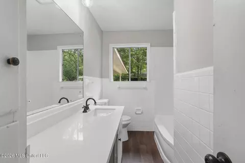 Bath - 5307 Pine Lane Dr, Jackson, MS 39211 photo 2 of 2