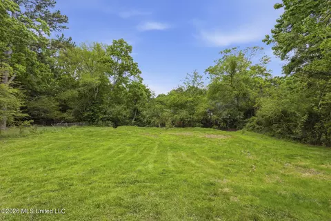Exterior - 5307 Pine Lane Dr, Jackson, MS 39211 photo 2 of 3