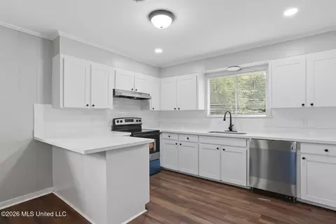 Kitchen - 5307 Pine Lane Dr, Jackson, MS 39211 photo 1 of 3