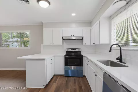 Kitchen - 5307 Pine Lane Dr, Jackson, MS 39211 photo 2 of 3