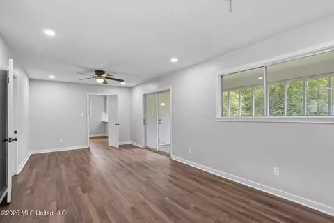 Living - 5307 Pine Lane Dr, Jackson, MS 39211 photo 3 of 3