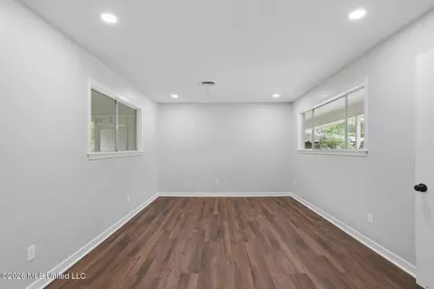 Living - 5307 Pine Lane Dr, Jackson, MS 39211 photo 2 of 3
