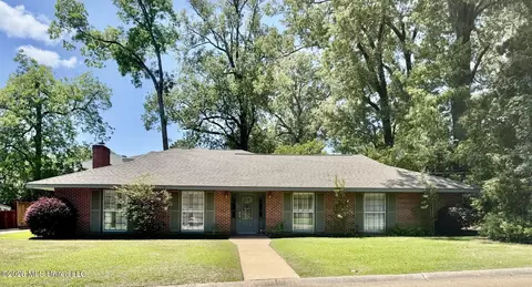 35 Oakhurst Dr, Natchez, MS 39120