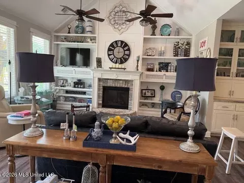 Living - 2400 Jaybird Rd, Hernando, MS 38632 photo 2 of 2