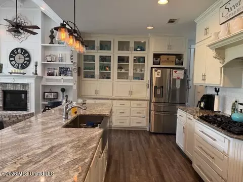 Kitchen - 2400 Jaybird Rd, Hernando, MS 38632 photo 4 of 4