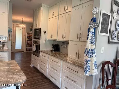 Kitchen - 2400 Jaybird Rd, Hernando, MS 38632 photo 3 of 4