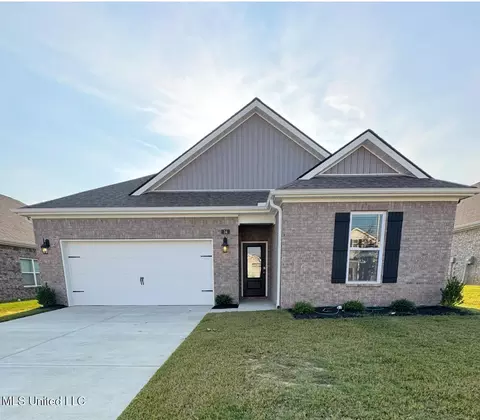 26 Spirit Dance Dr, Byhalia, MS 38611