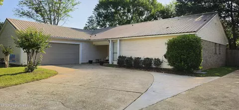1624 Heidenheim St, Pascagoula, MS 39581