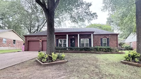 8576 W Cedar Cir, Southaven, MS 38671