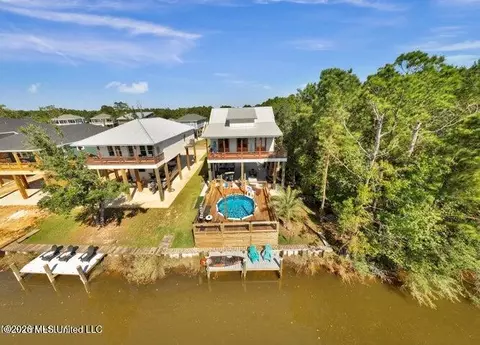 4063 Blue Jay St, Bay Saint Louis, MS 39520