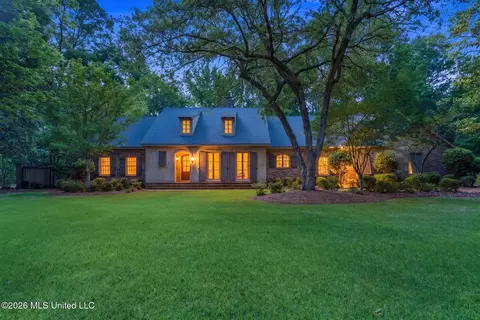 112 Heatherwood Dr, Hattiesburg, MS 39402