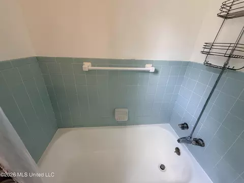 Bath - 3148 Sylvester Dr, Jackson, MS 39212 photo 3 of 3