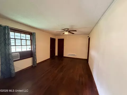 Living - 3148 Sylvester Dr, Jackson, MS 39212 photo 1 of 4