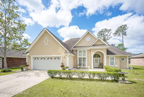 2021 Parkview Dr, Gautier, MS 39553