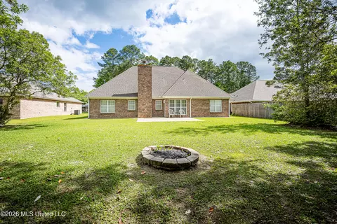 2021 Parkview Dr, Gautier, MS 39553