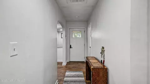 Entry Way - 4527 Meadowridge Dr, Jackson, MS 39206 photo 1 of 2