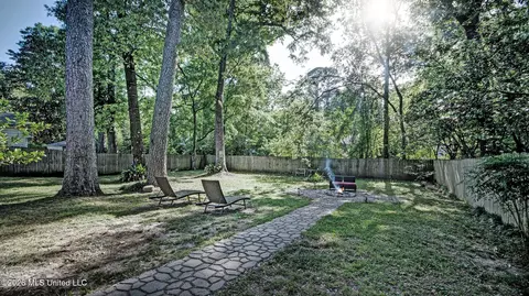 Exterior - 4527 Meadowridge Dr, Jackson, MS 39206 photo 7 of 8