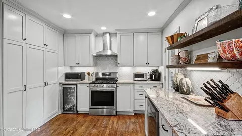 Kitchen - 4527 Meadowridge Dr, Jackson, MS 39206 photo 1 of 2