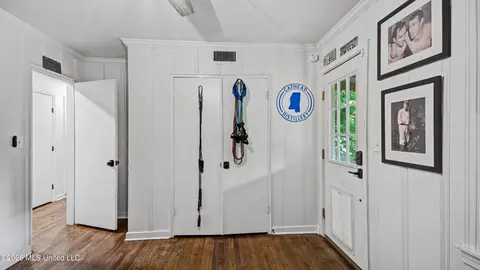 Entry Way - 4527 Meadowridge Dr, Jackson, MS 39206 photo 2 of 2
