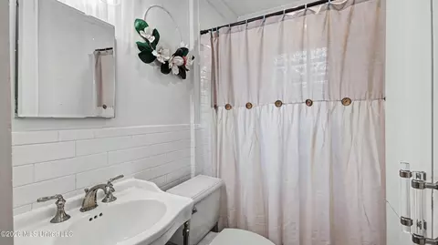 Bath - 4527 Meadowridge Dr, Jackson, MS 39206 photo 2 of 2