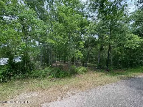 00 Dicks St, Waveland, MS 39576
