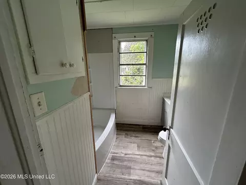 Bath - 1135 Harrison Dr, Mccomb, MS 39648 photo 4 of 4