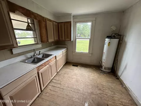 Kitchen - 1135 Harrison Dr, Mccomb, MS 39648 photo 2 of 2
