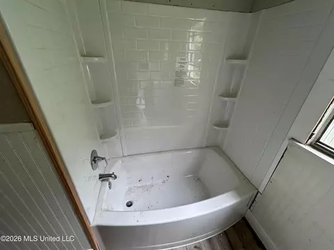 Bath - 1135 Harrison Dr, Mccomb, MS 39648 photo 2 of 4