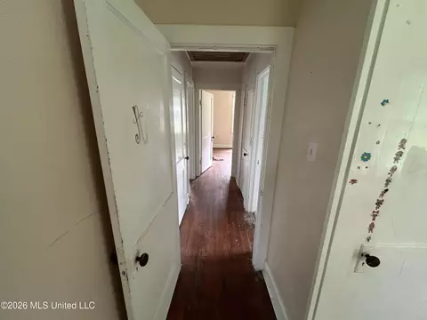 Entry Way - 1135 Harrison Dr, Mccomb, MS 39648 photo 3 of 4