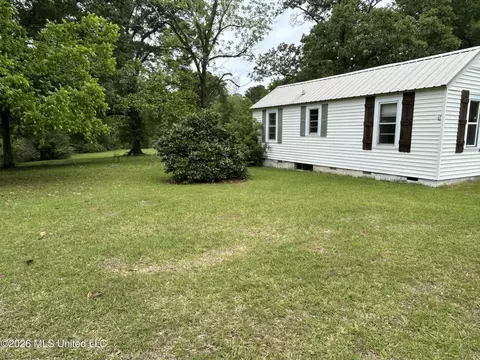 Exterior - 1135 Harrison Dr, Mccomb, MS 39648 photo 1 of 9