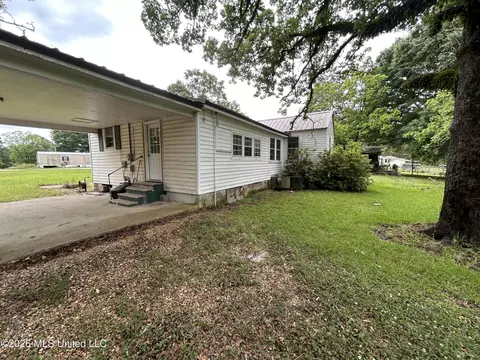Exterior - 1135 Harrison Dr, Mccomb, MS 39648 photo 2 of 9