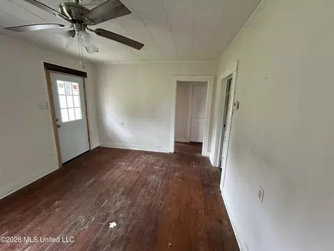 Living - 1135 Harrison Dr, Mccomb, MS 39648 photo 2 of 3