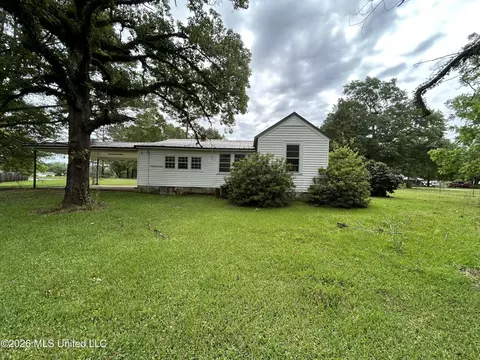 Exterior - 1135 Harrison Dr, Mccomb, MS 39648 photo 8 of 9