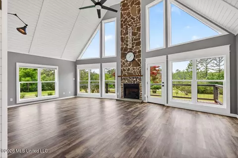 Living - 6109 Juniper Dr, Vancleave, MS 39565 photo 4 of 4