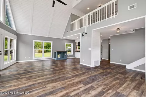 Living - 6109 Juniper Dr, Vancleave, MS 39565 photo 2 of 4