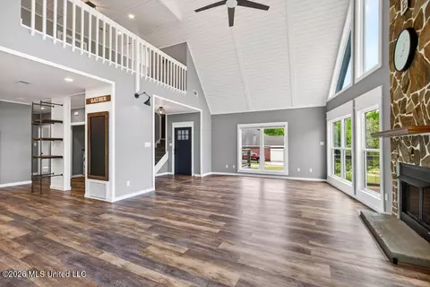 Living - 6109 Juniper Dr, Vancleave, MS 39565 photo 3 of 4