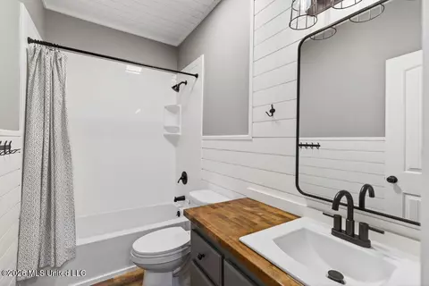 Bath - 6109 Juniper Dr, Vancleave, MS 39565 photo 1 of 4