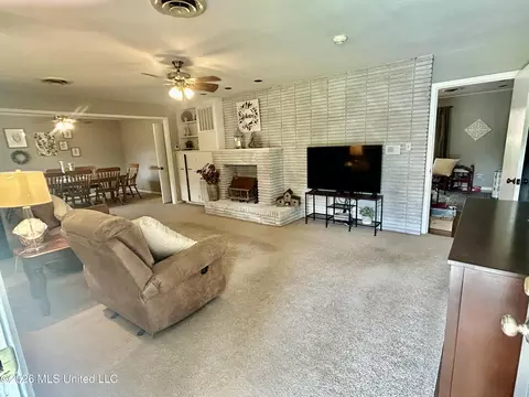 Living - 228 Sinclair St, Mccomb, MS 39648 photo 2 of 8