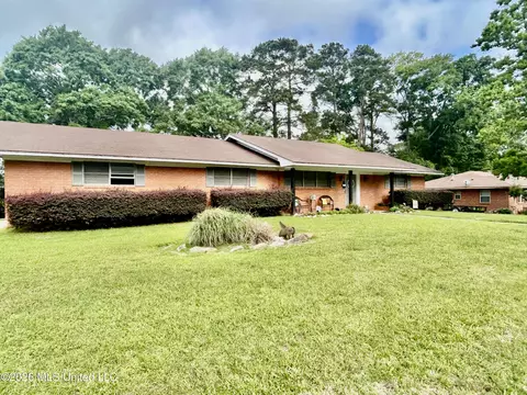 Exterior - 228 Sinclair St, Mccomb, MS 39648 photo 2 of 13
