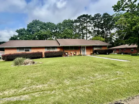 228 Sinclair St, Mccomb, MS 39648
