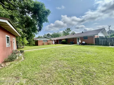 Exterior - 228 Sinclair St, Mccomb, MS 39648 photo 8 of 13