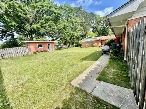 Exterior - 228 Sinclair St, Mccomb, MS 39648 photo 5 of 13