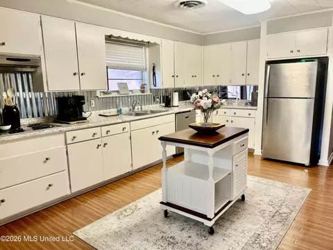 Kitchen - 228 Sinclair St, Mccomb, MS 39648 photo 2 of 6
